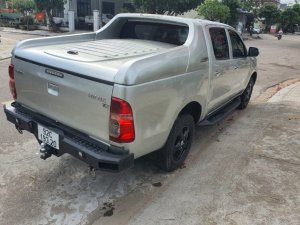Toyota Hilux 2011 - Bán Toyota Hilux năm 2011, màu bạc, nhập khẩu