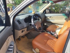 Toyota Hilux 2011 - Bán Toyota Hilux năm 2011, màu bạc, nhập khẩu