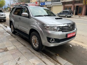 Toyota Fortuner 2014 - Cần bán lại xe Toyota Fortuner 2.5G 4x2 MT năm sản xuất 2014, màu bạc số sàn