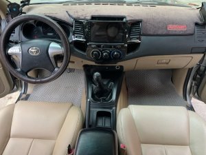 Toyota Fortuner 2014 - Cần bán lại xe Toyota Fortuner 2.5G 4x2 MT năm sản xuất 2014, màu bạc số sàn