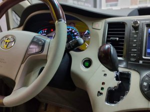 Toyota Sienna 2010 - Bán ô tô Toyota Sienna Limited sx 2010 đi đúng 51.499km