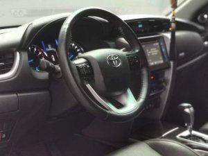 Toyota Fortuner 2017 - Bán Toyota Fortuner 2.7V 4x4 AT sản xuất 2017, màu trắng, nhập khẩu nguyên chiếc