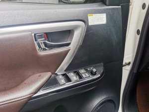 Toyota Fortuner 2017 - Bán Toyota Fortuner 2.7V 4x4 AT sản xuất 2017, màu trắng, nhập khẩu nguyên chiếc