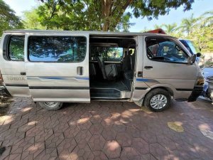 Toyota Hiace 2003 - Bán Toyota Hiace 3.0L năm sản xuất 2003, màu bạc, giá tốt