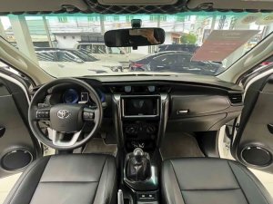 Toyota Fortuner 2021 - Màu trắng