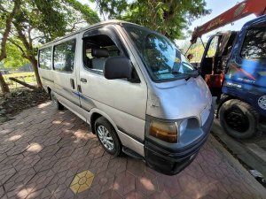 Toyota Hiace 2003 - Bán Toyota Hiace 3.0L năm sản xuất 2003, màu bạc, giá tốt