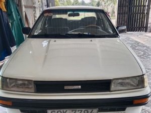 Toyota Corolla 1988 - Màu trắng