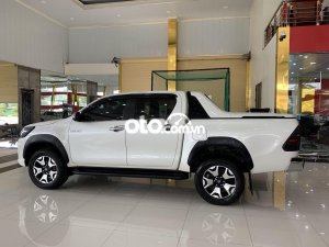 Toyota Hilux 2020 - Màu trắng, nhập khẩu, số tự động