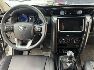 Toyota Fortuner 2021 - Màu trắng