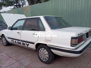 Toyota Camry 1984 - Màu trắng, nhập khẩu, giá tốt.