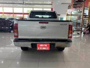 Toyota Hilux 2009 - Màu bạc, xe nhập