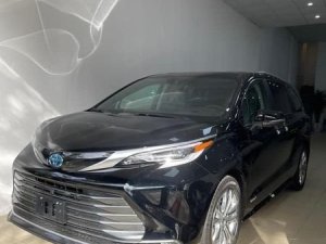 Toyota Sienna 2022 - Xe màu đen