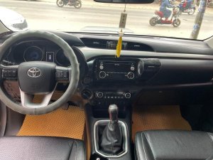 Toyota Hilux 2015 - Xe màu bạc