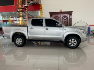 Toyota Hilux 2009 - Màu bạc, xe nhập