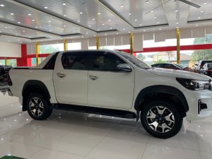 Toyota Hilux 2020 - Màu trắng, nhập khẩu nguyên chiếc xe gia đình