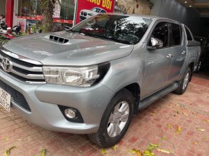 Toyota Hilux 2015 - Xe màu bạc