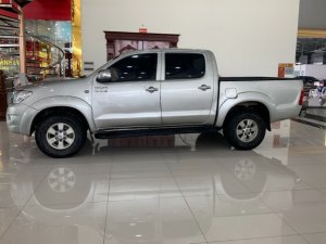 Toyota Hilux 2009 - Màu bạc, xe nhập