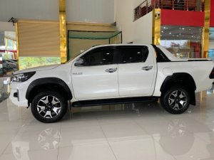 Toyota Hilux 2020 - Màu trắng, nhập khẩu nguyên chiếc xe gia đình