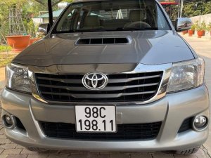 Toyota Hilux 2014 - Màu bạc, nhập khẩu nguyên chiếc