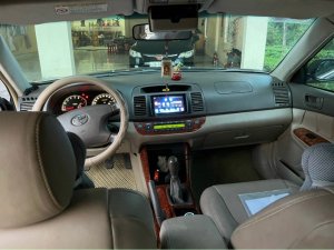 Toyota Camry 2005 - Màu đen số sàn