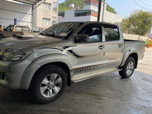 Toyota Hilux 2012 - Màu bạc, nhập khẩu nguyên chiếc