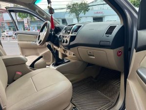 Toyota Hilux 2014 - Màu bạc số sàn