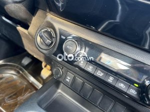 Toyota Hilux 2015 - Số sàn 2 cầu