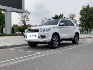 Toyota Fortuner 2011 - Màu trắng