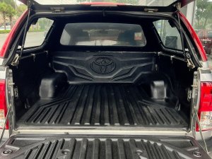 Toyota Hilux 2017 - Màu bạc, nhập khẩu