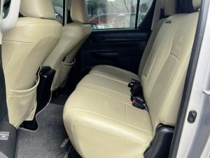 Toyota Hilux 2017 - Màu bạc, nhập khẩu
