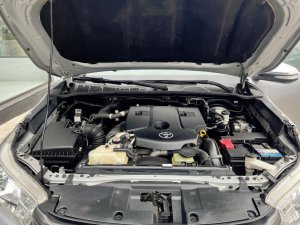 Toyota Hilux 2017 - Màu bạc, nhập khẩu