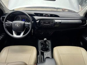 Toyota Hilux 2017 - Màu bạc, nhập khẩu