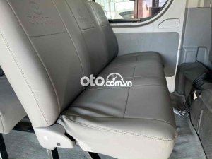 Toyota Hiace 2005 - Màu bạc ít sử dụng