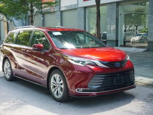 Toyota Sienna 2022 - Xe màu đỏ