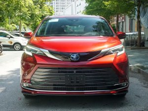 Toyota Sienna 2022 - Xe màu đỏ