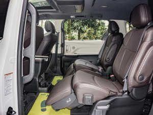 Toyota Sienna 2022 - Màu trắng, nhập khẩu