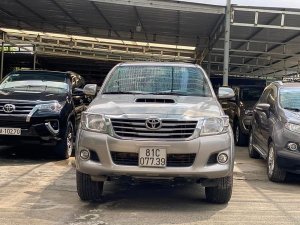 Toyota Hilux 2015 - Màu bạc, nhập khẩu nguyên chiếc số sàn