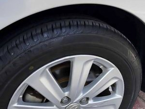 Toyota Yaris 2015 - Màu bạc, xe nhập