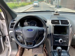 Toyota Hilux 2021 - Màu bạc, nhập khẩu, giá 745tr