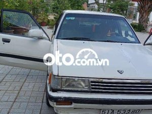 Toyota Camry 1980 - Màu trắng, nhập khẩu nguyên chiếc xe gia đình