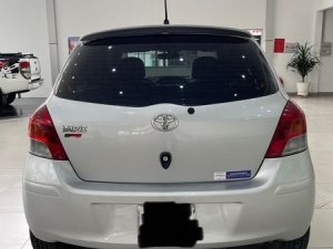 Toyota Yaris 2013 - Màu bạc, xe nhập số tự động