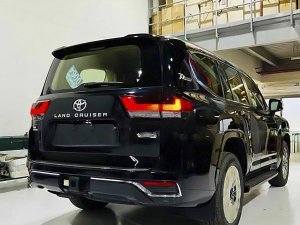 Toyota Land Cruiser 2022 - Màu đen, nhập khẩu nguyên chiếc
