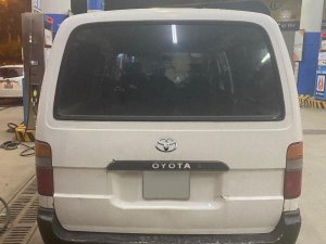 Toyota Hiace 2001 - Cần bán xe màu trắng