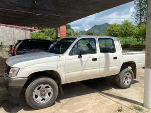 Toyota Hilux 2005 - Màu trắng, nhập khẩu nguyên chiếc