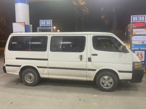 Toyota Hiace 2001 - Cần bán xe màu trắng