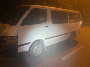 Toyota Hiace 2001 - Cần bán xe màu trắng