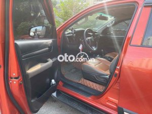 Toyota Hilux 2019 - Số tự động 1 cầu, đăng kí 2020