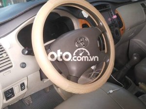 Toyota Innova 2011 - Màu bạc chính chủ, giá 275tr