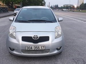 Toyota Yaris 2007 - Màu bạc, xe gia đình