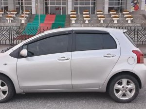 Toyota Yaris 2007 - Màu bạc, xe gia đình